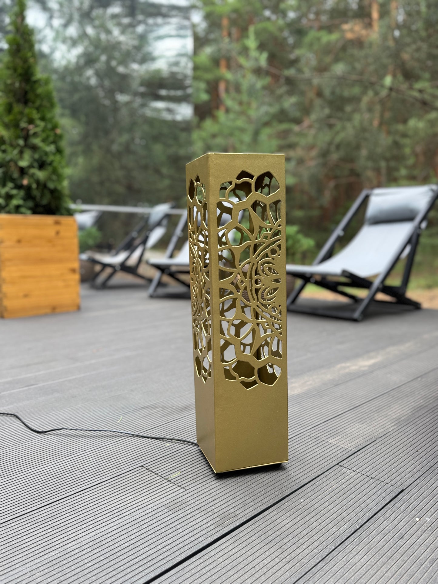 golden architectural column light metal LED outdoor sculpture lamp
