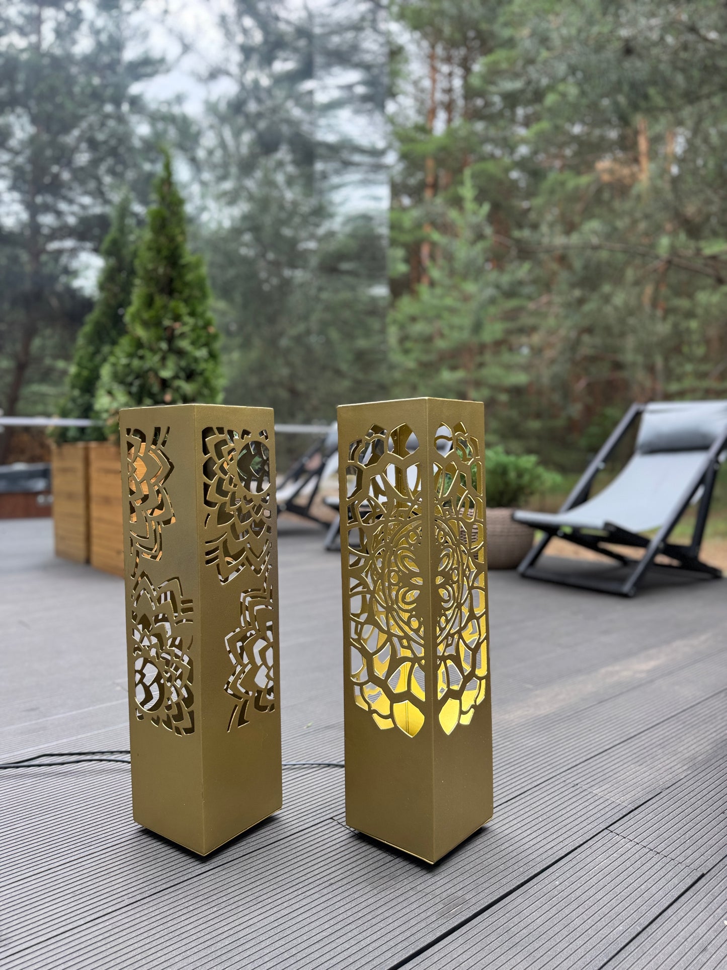 gold metal garden column lamp with RGB LED lighting effect