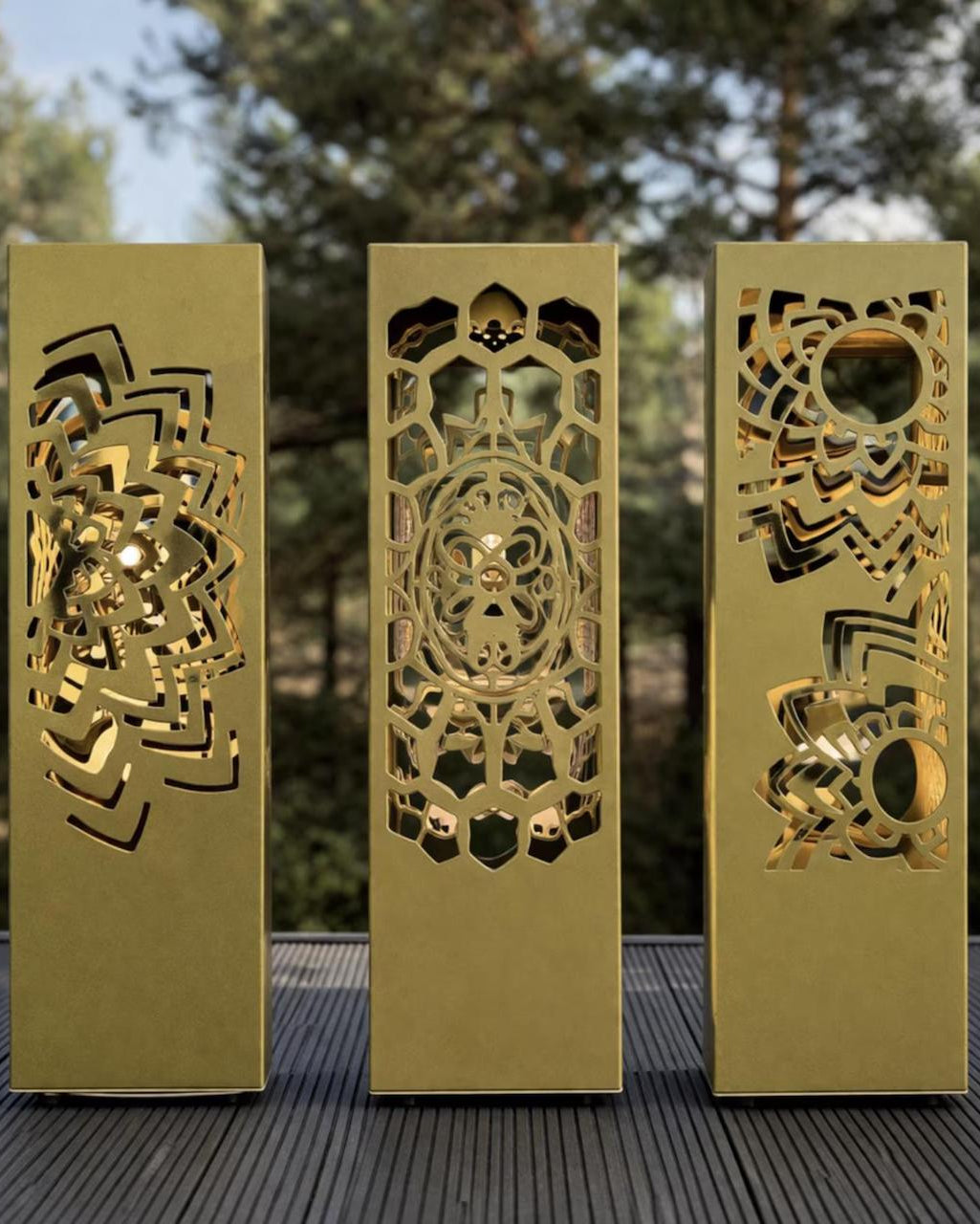 gold metal column lamp LED outdoor architectural lighting sculpture