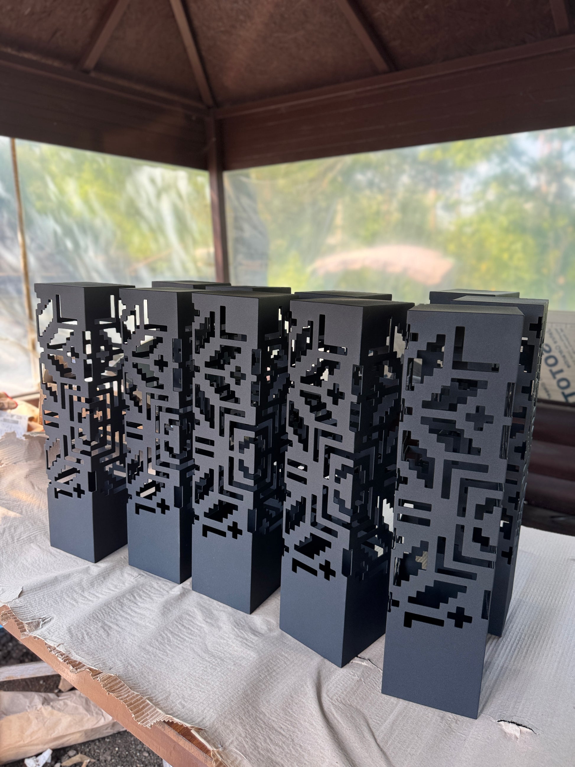 outdoor LED column lamp metal garden light with decorative pattern