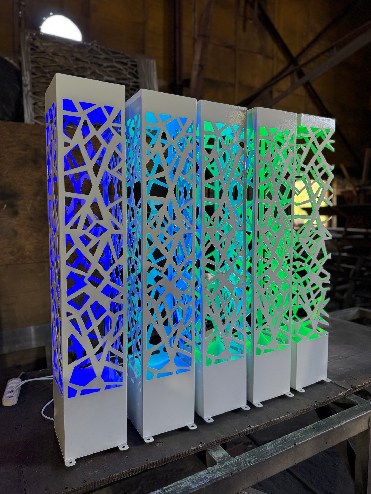 metal garden column lamp LED with patterned light effect