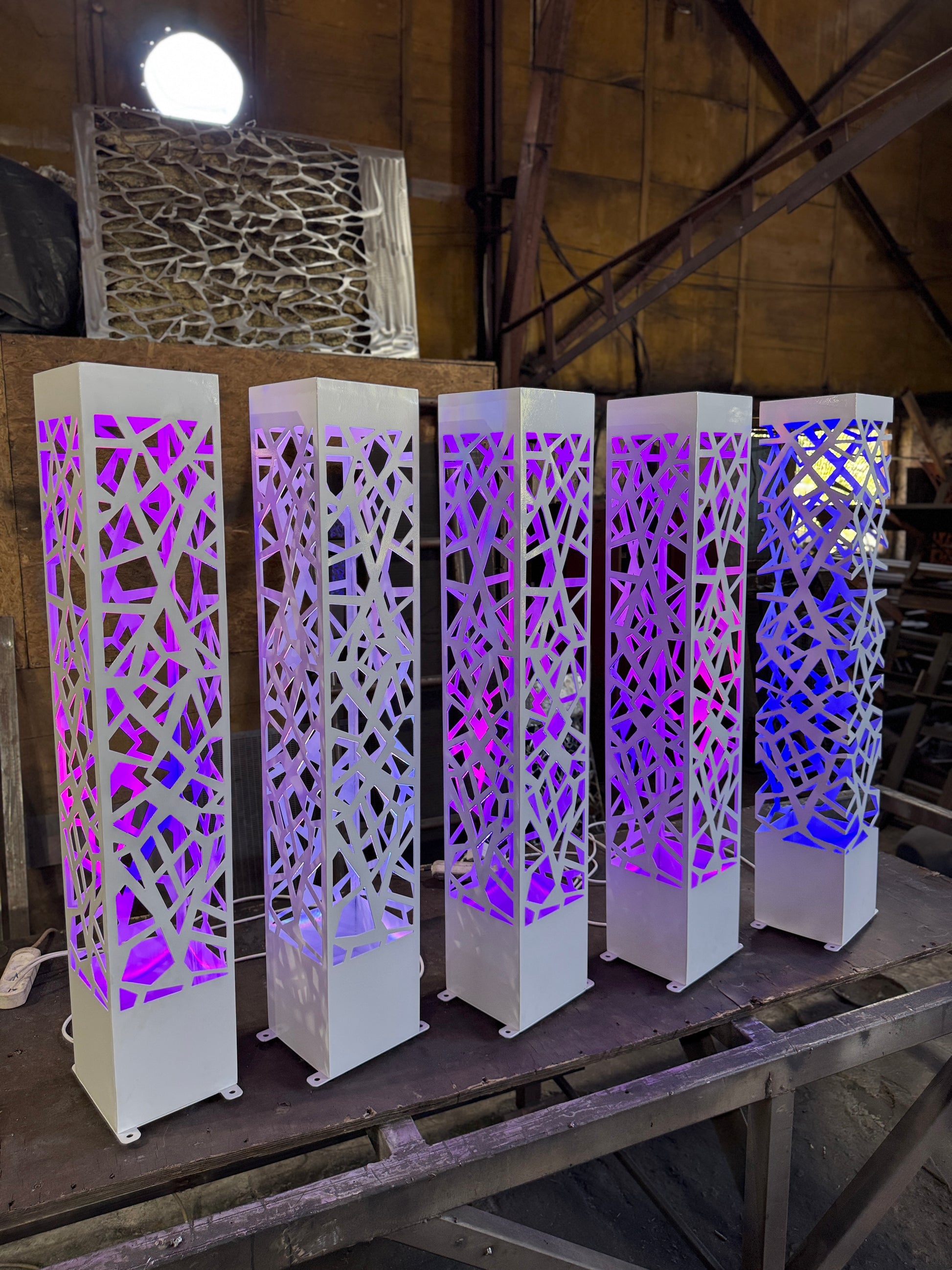 garden column LED lamp metal structure with decorative cutouts