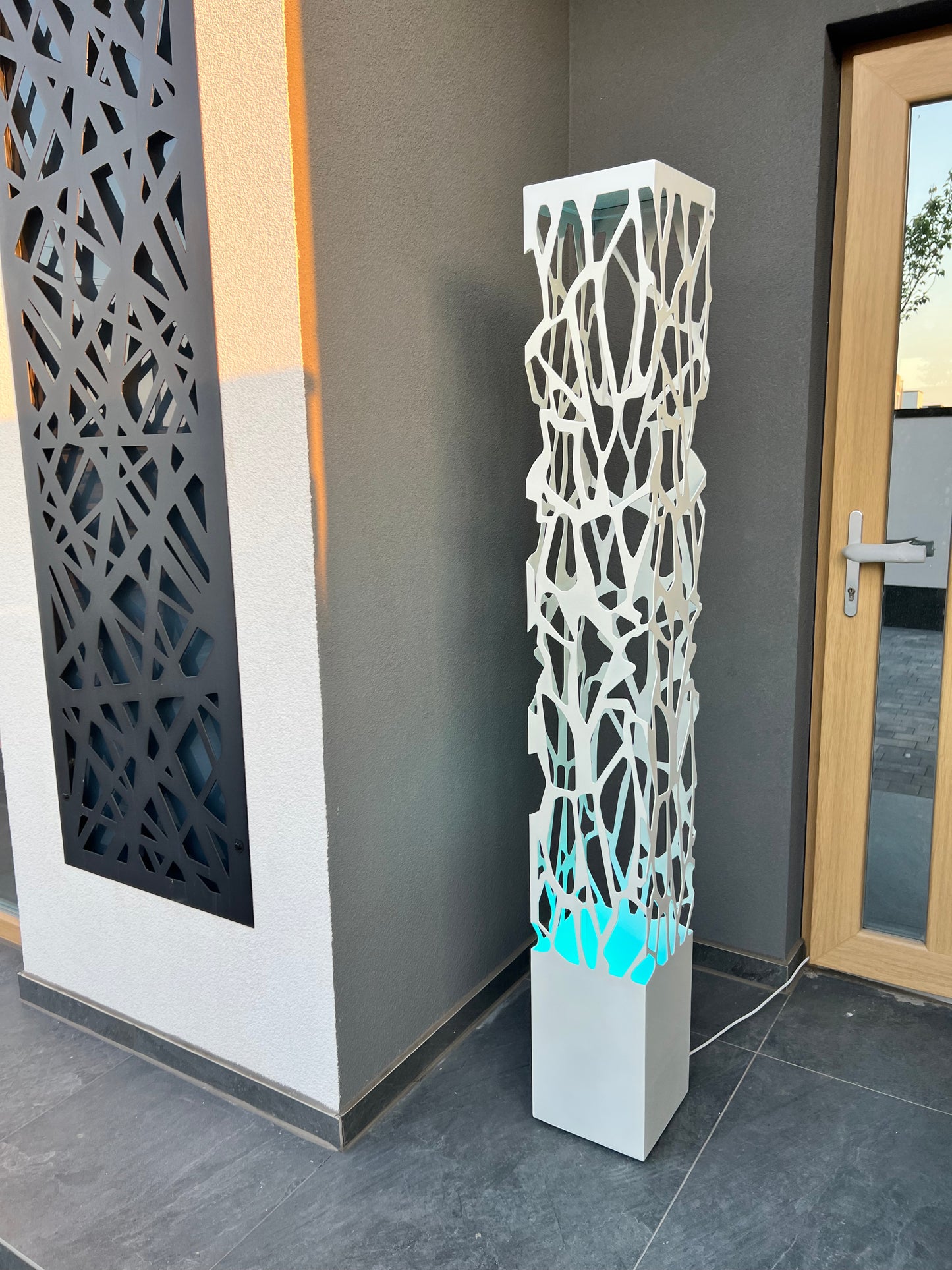 modern white LED column lamp metal outdoor garden light