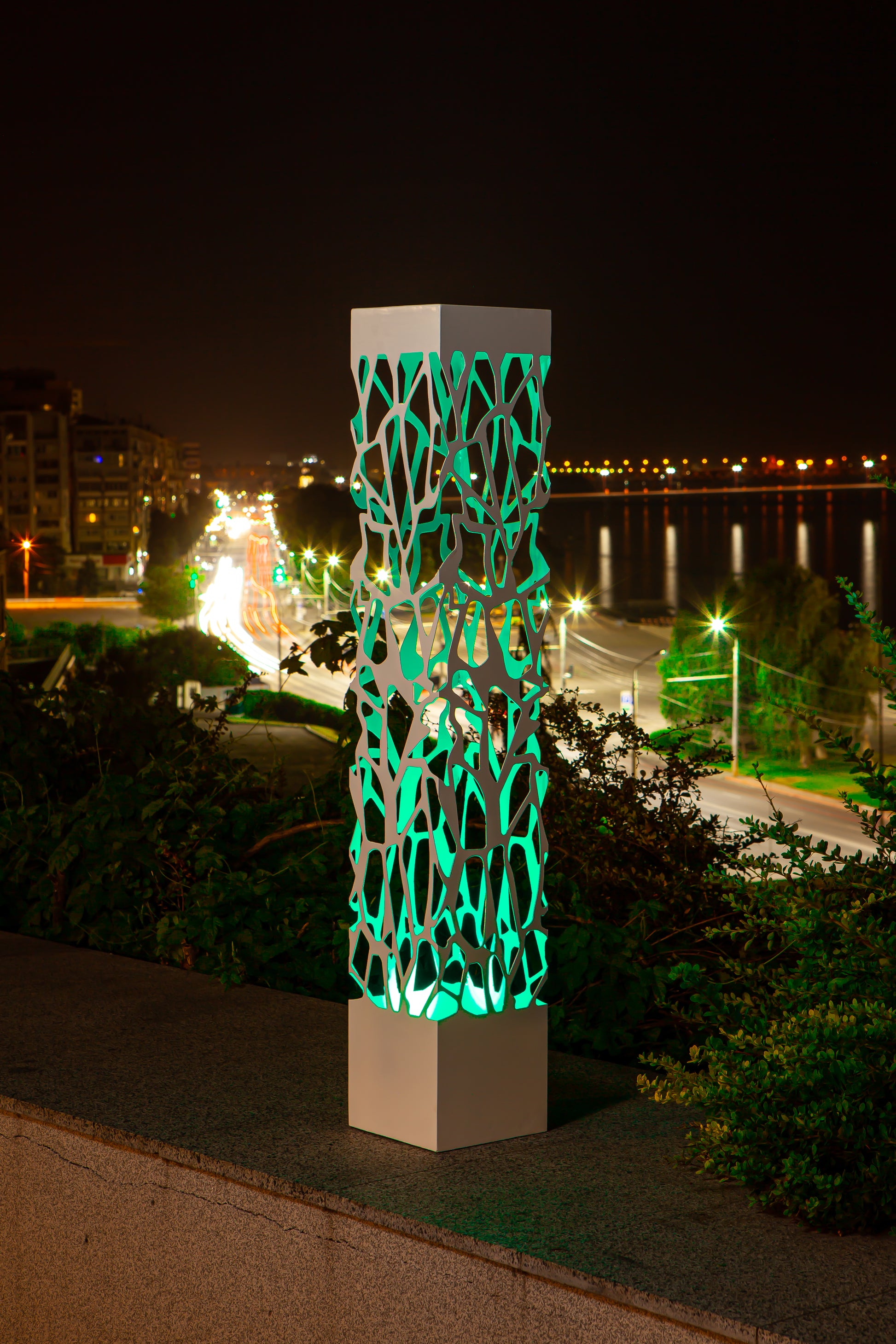 minimalist white metal column lamp LED garden lighting fixture